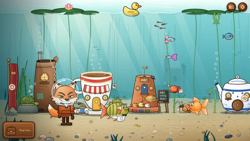 Foxy onder water met een goudviskom als duikhelm